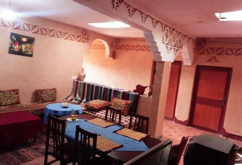 חדר משפחתי, Dar Zara