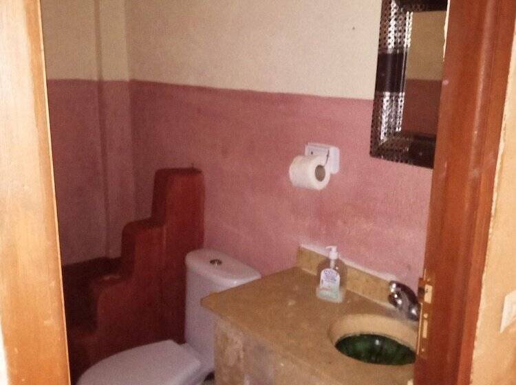 חדר משפחתי, Dar Zara