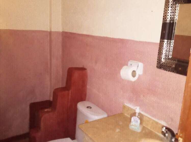 חדר משפחתי, Dar Zara