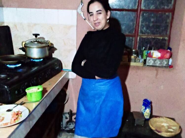 חדר משפחתי, Dar Zara