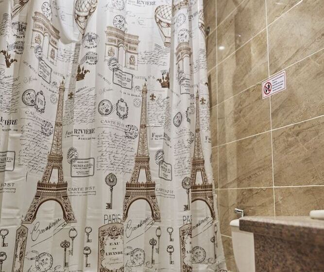 اتاق استاندارد یک نفره, The View Pyramids