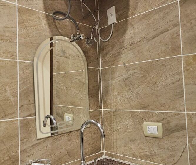 اتاق استاندارد یک نفره, The View Pyramids