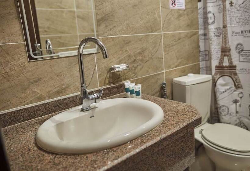 اتاق استاندارد یک نفره, The View Pyramids