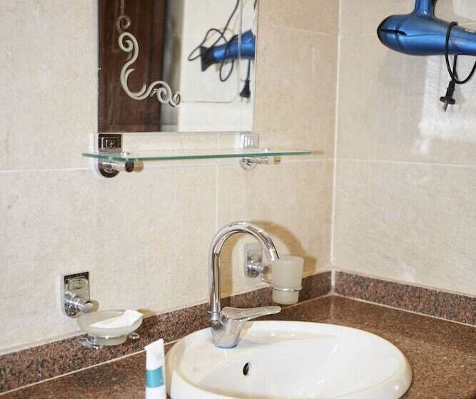 اتاق استاندارد یک نفره, The View Pyramids