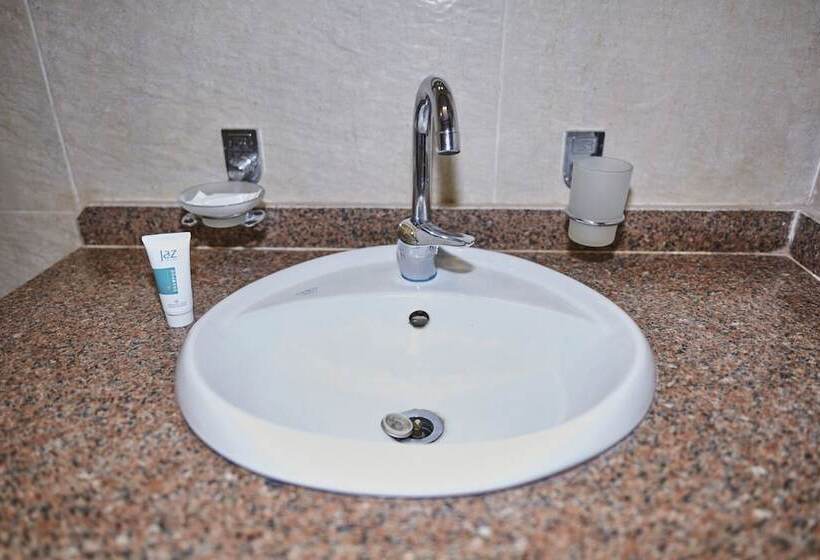 اتاق استاندارد یک نفره, The View Pyramids