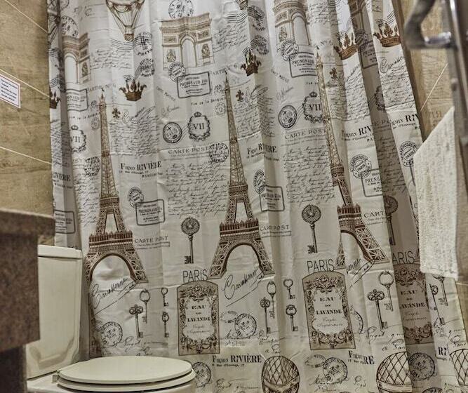 اتاق استاندارد سه نفره, The View Pyramids