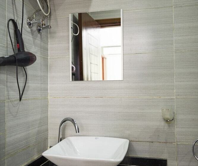 اتاق استاندارد سه نفره, The View Pyramids