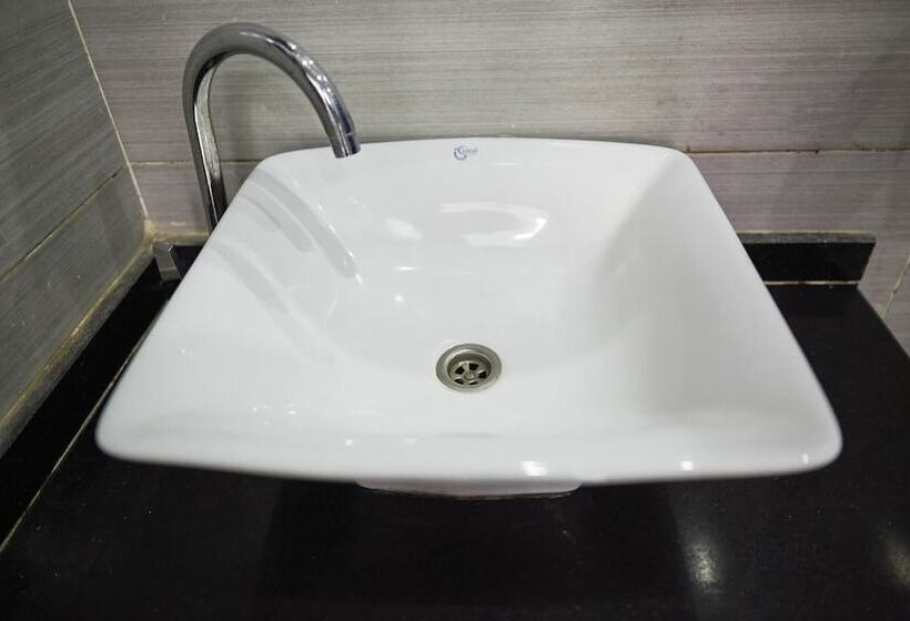 اتاق استاندارد سه نفره, The View Pyramids