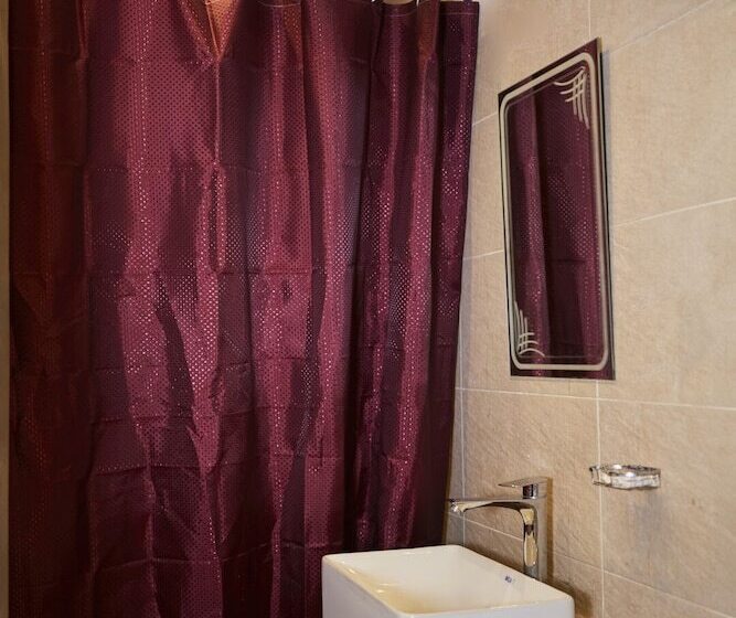 اتاق استاندارد یک نفره, The View Pyramids