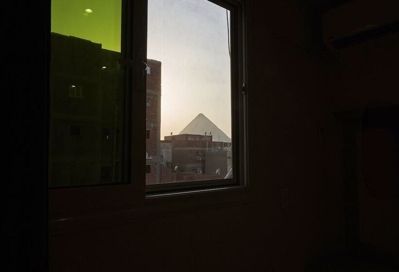 اتاق استاندارد یک نفره, The View Pyramids