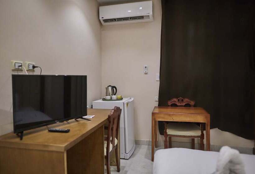 اتاق استاندارد یک نفره, The View Pyramids