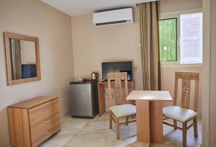 اتاق استاندارد یک نفره, The View Pyramids