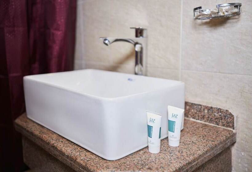 اتاق استاندارد سه نفره, The View Pyramids