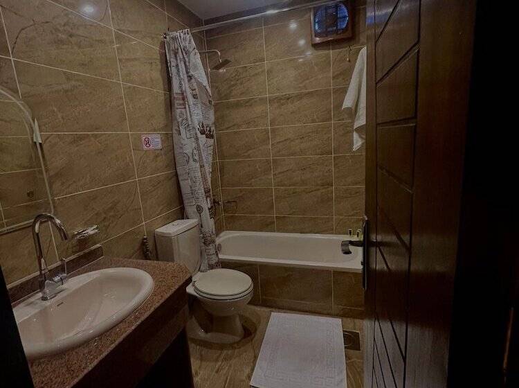 اتاق استاندارد سه نفره, The View Pyramids