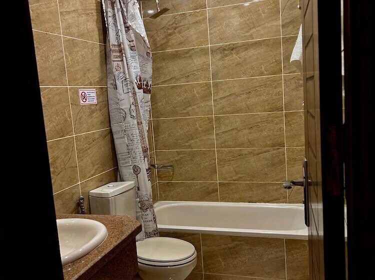 اتاق استاندارد سه نفره, The View Pyramids