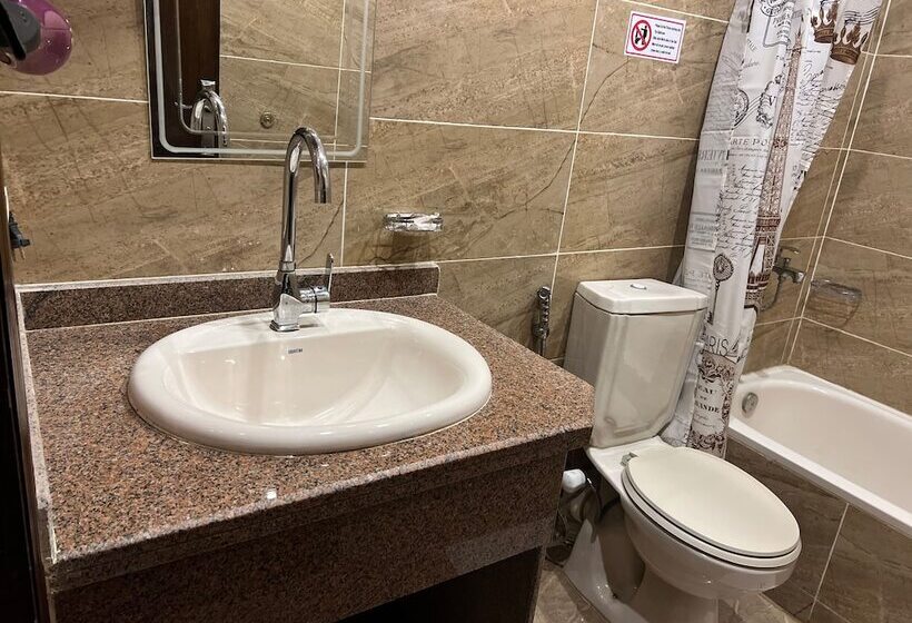 اتاق استاندارد سه نفره, The View Pyramids