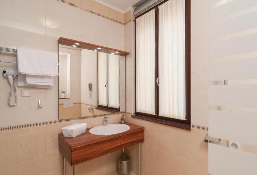 חדר דלוקס עם מרפסת, Luxury Rooms Near The Beach2