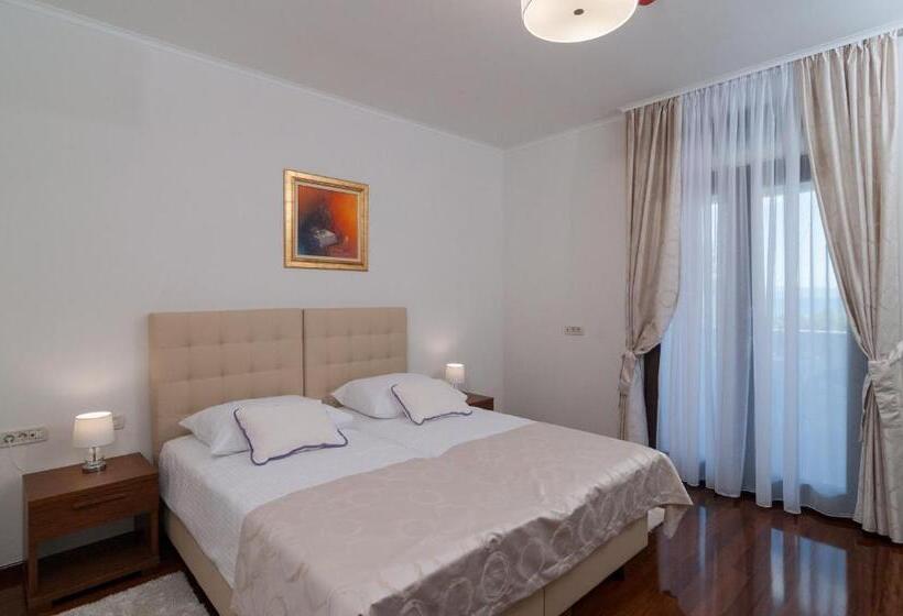חדר דלוקס עם מרפסת, Luxury Rooms Near The Beach2