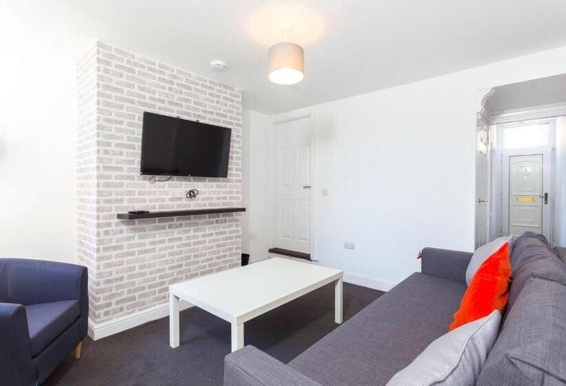 １ベッドルームハウス, Townhouse @ 76 Clare Street Stoke