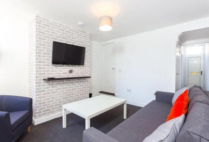 Talo 1 Makuuhuone, Townhouse @ 76 Clare Street Stoke