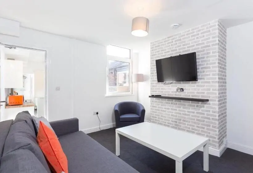 Talo 1 Makuuhuone, Townhouse @ 76 Clare Street Stoke