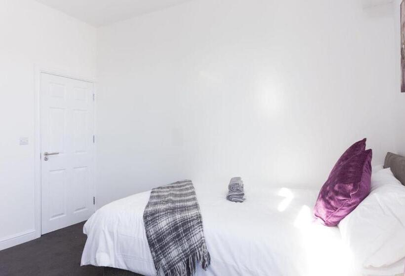 Дом 1 Спальня, Townhouse @ 76 Clare Street Stoke