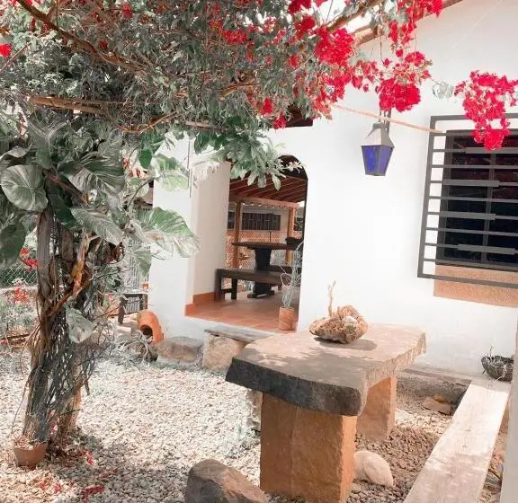 Standard Neljän Hengen Huone, Hostal Casa Montañita