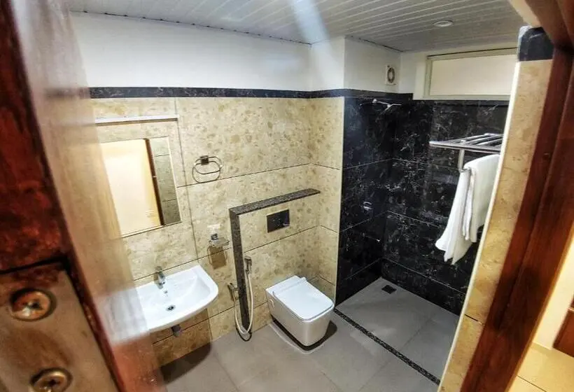 Chambre Familiale, Bhramari Nest