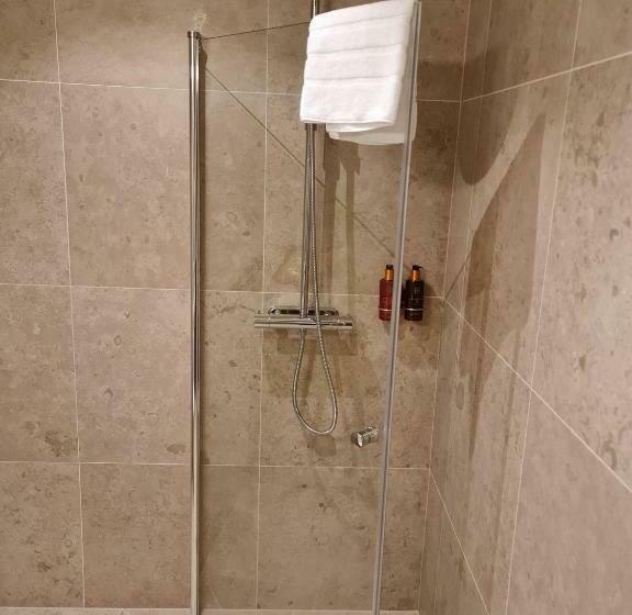 스탠다드 룸, L Viktors