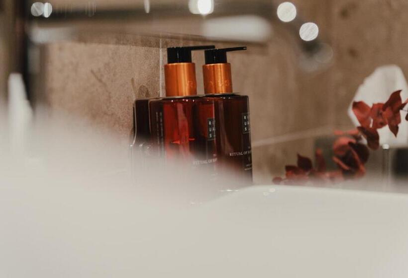 주니어 스위트, L Viktors