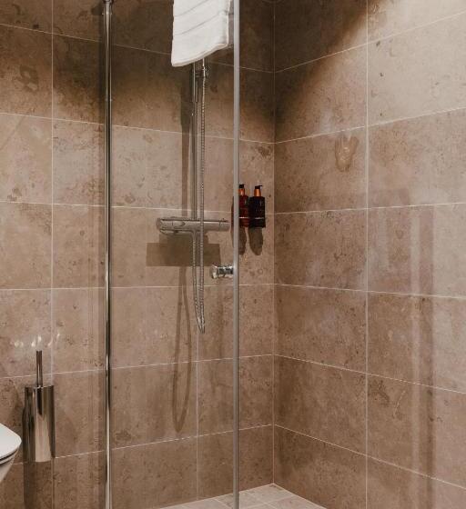 주니어 스위트, L Viktors