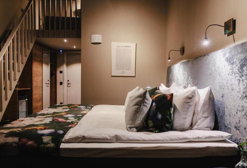 주니어 스위트, L Viktors