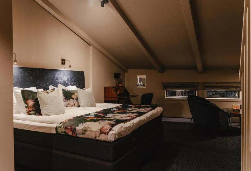 주니어 스위트, L Viktors