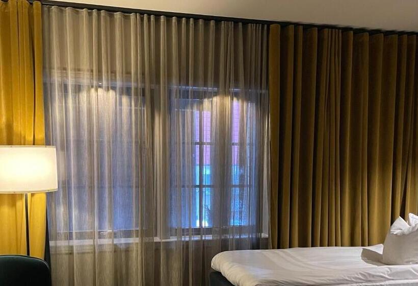 스탠다드 룸, L Viktors