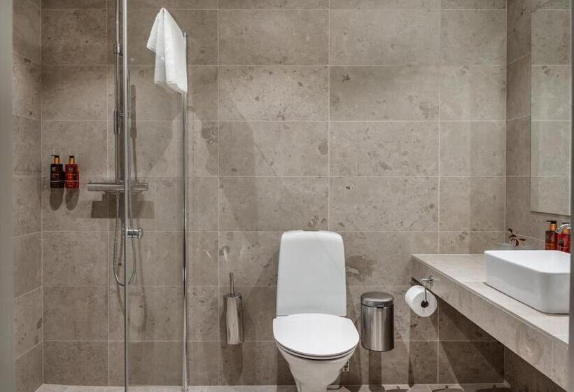 주니어 스위트, L Viktors