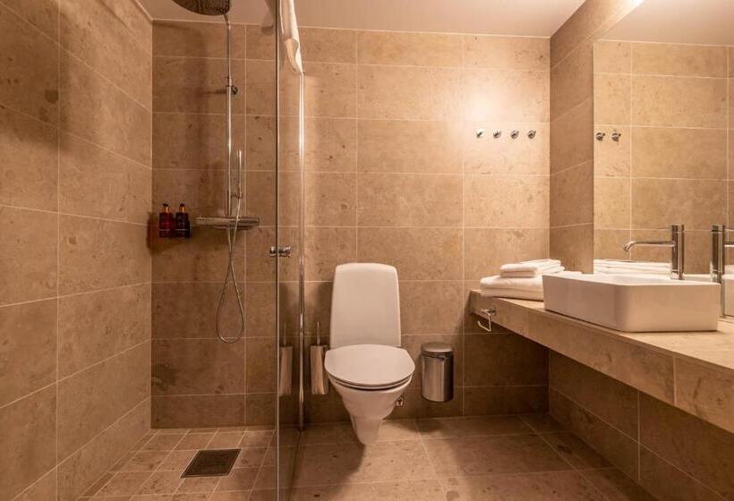 주니어 스위트, L Viktors