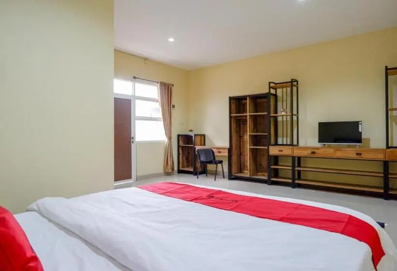 Delüks Oda, Reddoorz @ Jalan Bali Cilacap