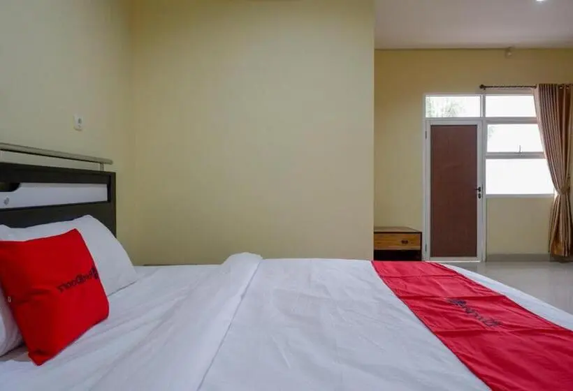 Delüks Oda, Reddoorz @ Jalan Bali Cilacap
