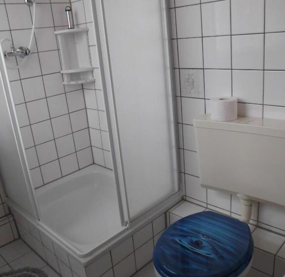 スタンダードトリプルルーム, Wilhelm Busch Stube