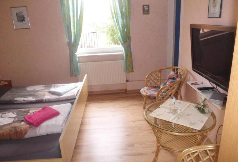 スタンダードトリプルルーム, Wilhelm Busch Stube