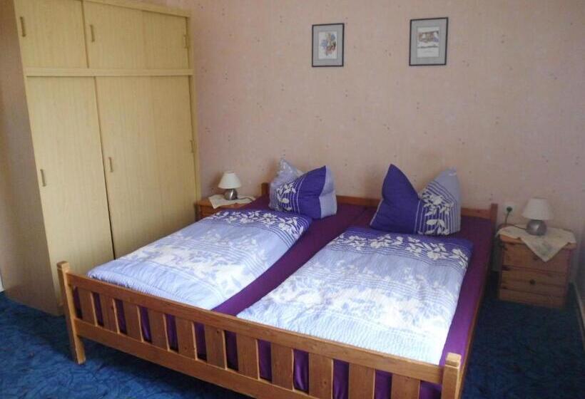 スタンダードトリプルルーム, Wilhelm Busch Stube