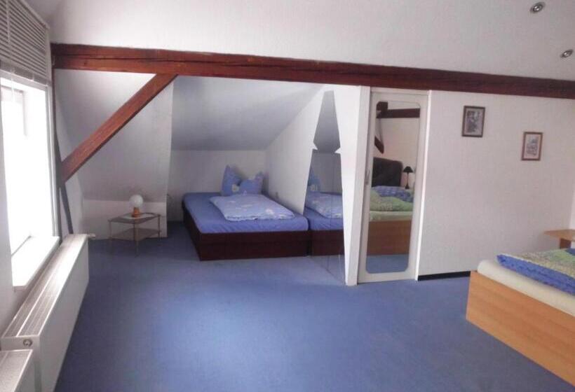 １ベッドルームアパートメント, Wilhelm Busch Stube