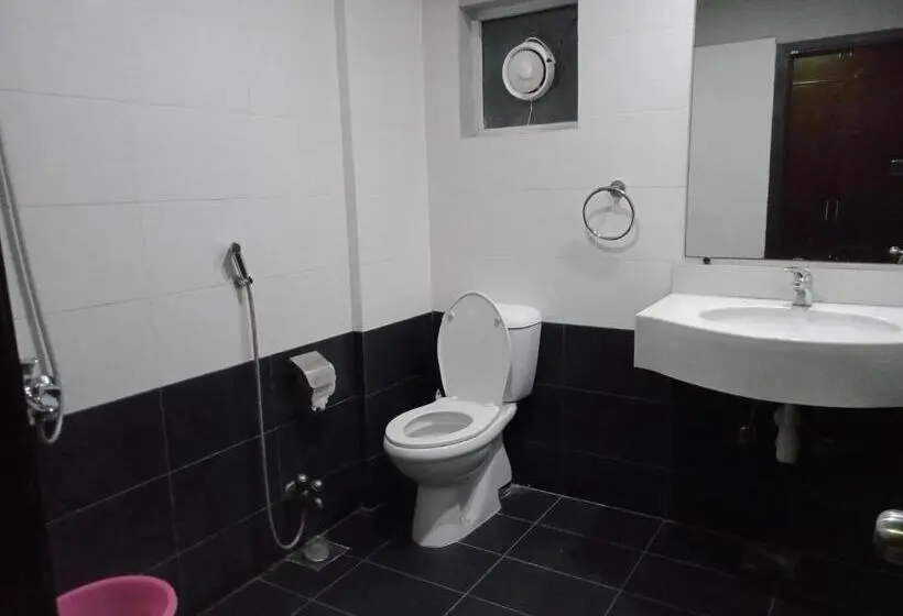 اتاق لوکس سه تخته, Hira Guest House