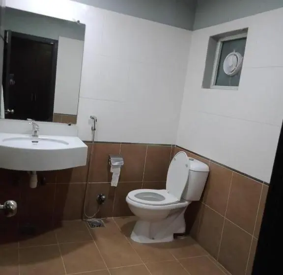 اتاق لوکس سه تخته, Hira Guest House