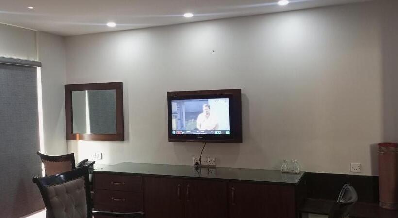 اتاق لوکس سه تخته, Hira Guest House