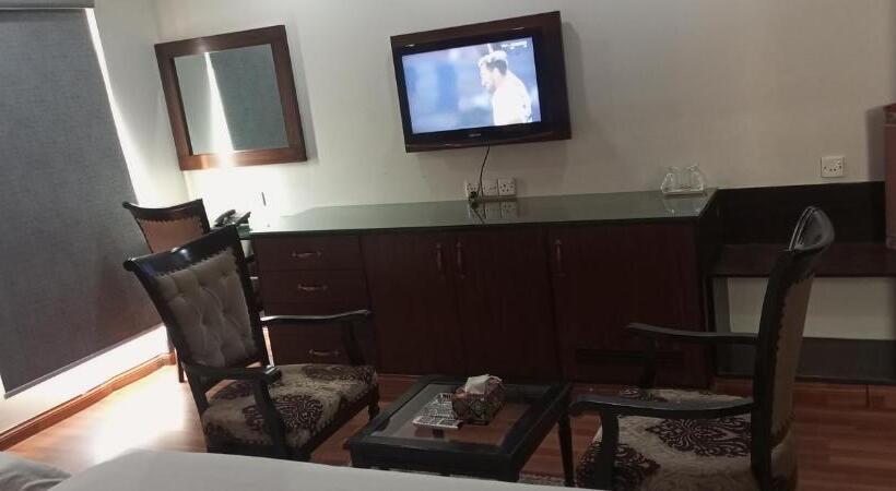 اتاق لوکس سه تخته, Hira Guest House