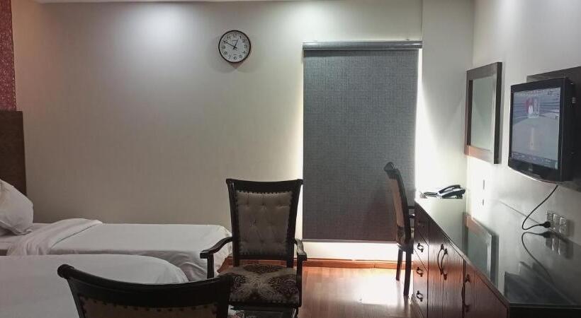 اتاق لوکس سه تخته, Hira Guest House