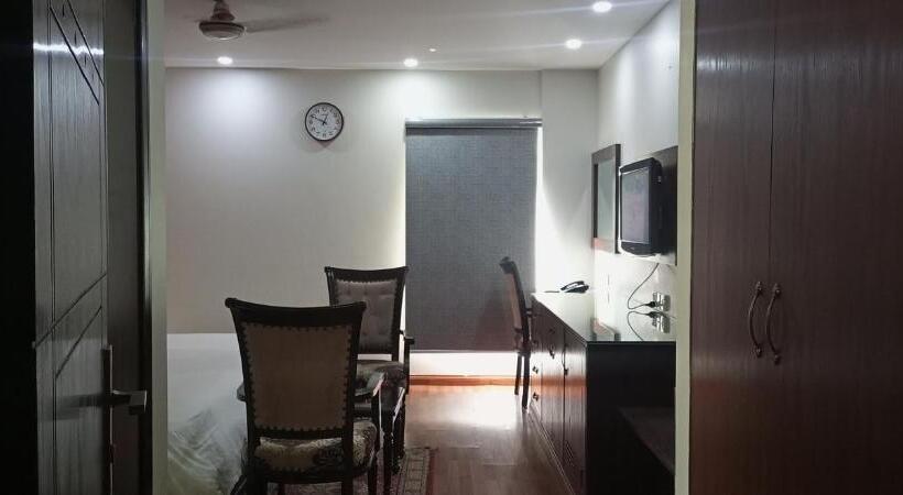 اتاق لوکس سه تخته, Hira Guest House