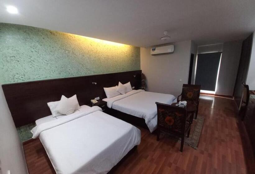 اتاق لوکس سه تخته, Hira Guest House