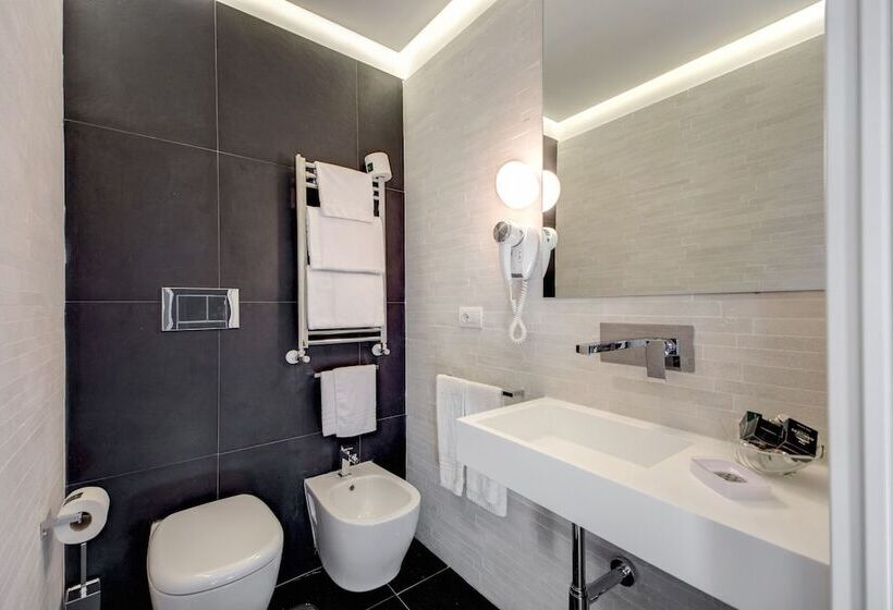 سوئیت جونیور با چشمانداز, Albergo Abruzzi